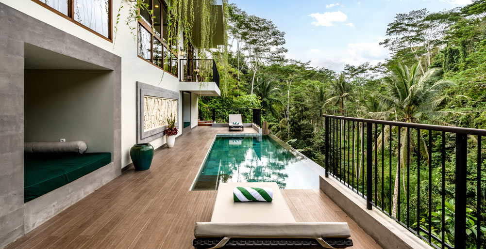 Pala Ubud - Villa Batur - Restful pool deck under shady weather